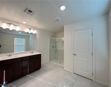 7569 W Mistral Avenue - Photo Thumbnail 10
