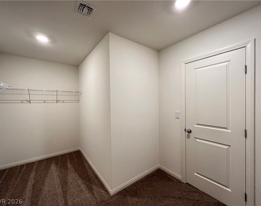 7569 W Mistral Avenue - Photo Thumbnail 9