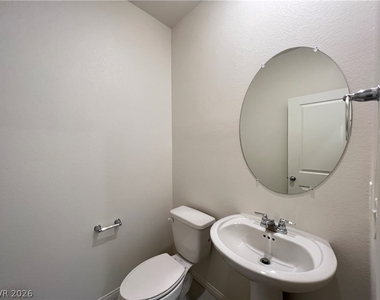 7569 W Mistral Avenue - Photo Thumbnail 17