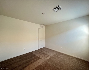 7569 W Mistral Avenue - Photo Thumbnail 13