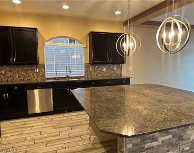 6372 Tamber Bay Road - Photo Thumbnail 11