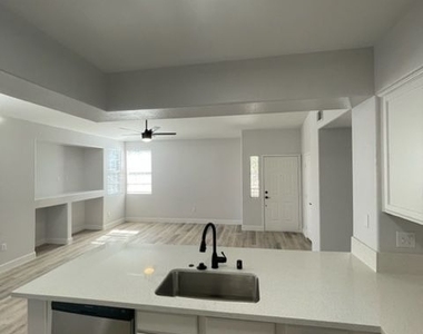 9901 Trailwood Drive - Photo Thumbnail 11
