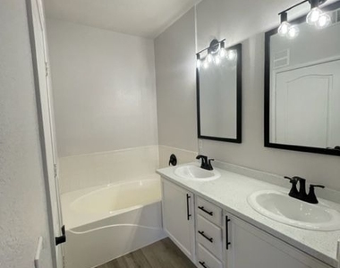 9901 Trailwood Drive - Photo Thumbnail 18