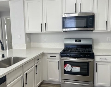 9901 Trailwood Drive - Photo Thumbnail 6