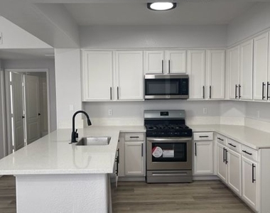 9901 Trailwood Drive - Photo Thumbnail 8