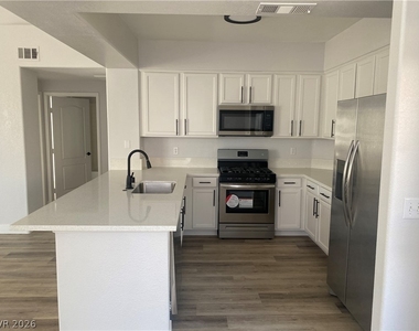 9901 Trailwood Drive - Photo Thumbnail 4