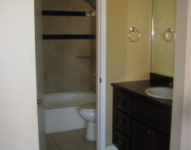 1709 Steamboat Drive - Photo Thumbnail 11