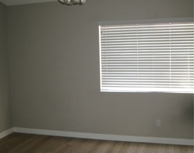 1709 Steamboat Drive - Photo Thumbnail 12