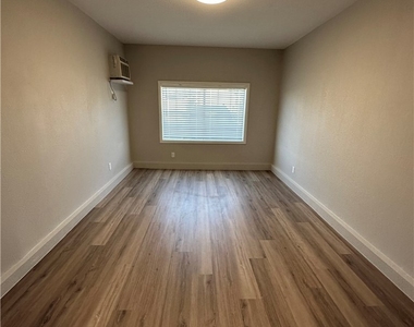 4100 Woodgreen Drive - Photo Thumbnail 7