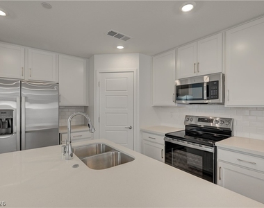2124 Abraham Avenue - Photo Thumbnail 21