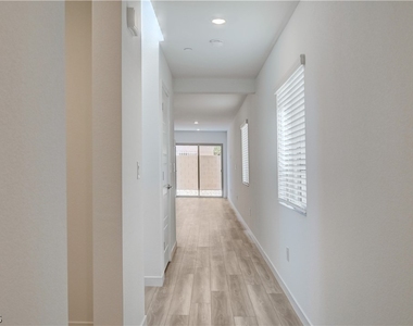 2124 Abraham Avenue - Photo Thumbnail 6