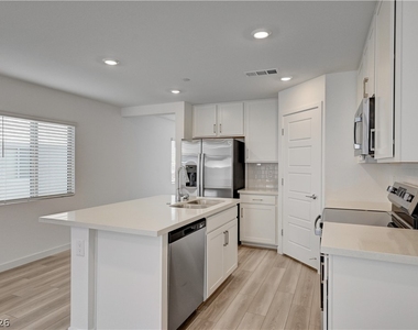 2124 Abraham Avenue - Photo Thumbnail 16