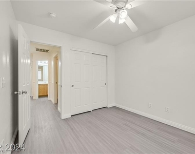 10239 Keystone Pastures Street - Photo Thumbnail 14