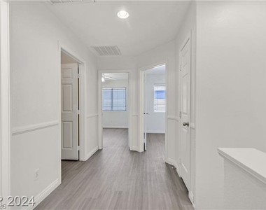 10239 Keystone Pastures Street - Photo Thumbnail 12