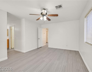 10239 Keystone Pastures Street - Photo Thumbnail 7