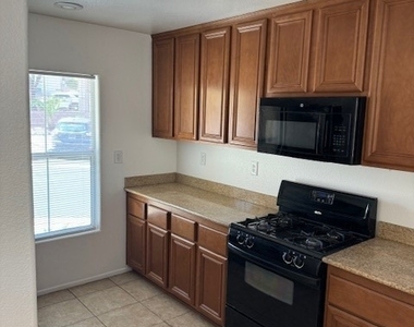 1172 Paradise Desert Avenue - Photo Thumbnail 4