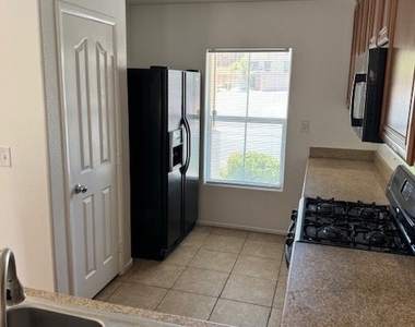 1172 Paradise Desert Avenue - Photo Thumbnail 5