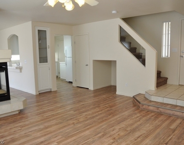 10137 Maidens Wreath Court - Photo Thumbnail 3