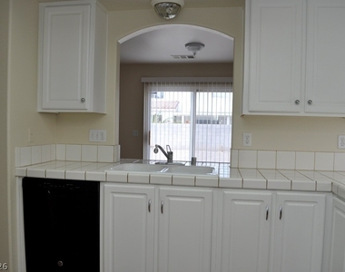 10137 Maidens Wreath Court - Photo Thumbnail 12