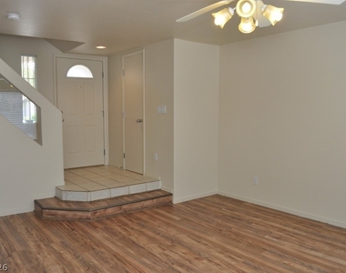 10137 Maidens Wreath Court - Photo Thumbnail 4