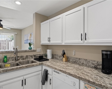 8216 Diamond Star Court - Photo Thumbnail 15