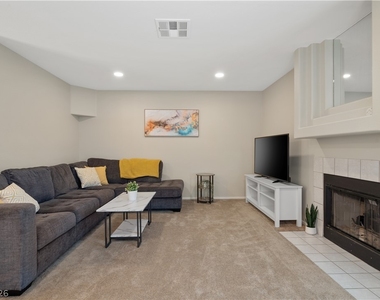 8216 Diamond Star Court - Photo Thumbnail 7