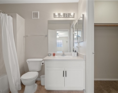 8216 Diamond Star Court - Photo Thumbnail 23
