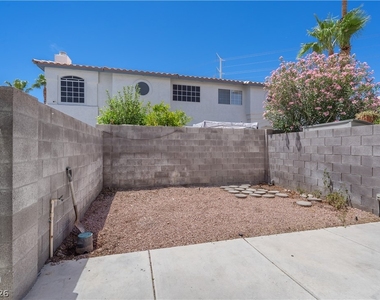 8216 Diamond Star Court - Photo Thumbnail 4
