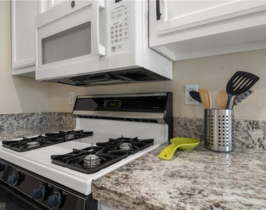 8216 Diamond Star Court - Photo Thumbnail 14