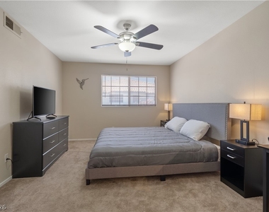 8216 Diamond Star Court - Photo Thumbnail 21