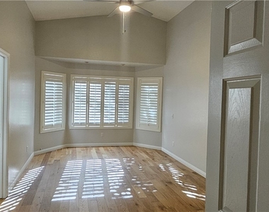 3433 Round Valley Way - Photo Thumbnail 12