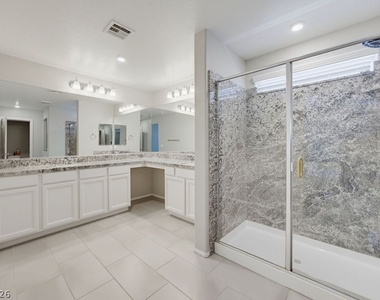 10661 Sariah Skye Avenue - Photo Thumbnail 5