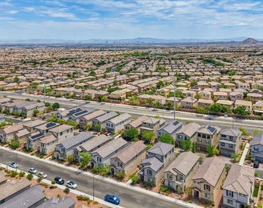 10661 Sariah Skye Avenue - Photo Thumbnail 46