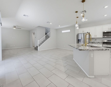 10661 Sariah Skye Avenue - Photo Thumbnail 9