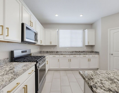 10661 Sariah Skye Avenue - Photo Thumbnail 14