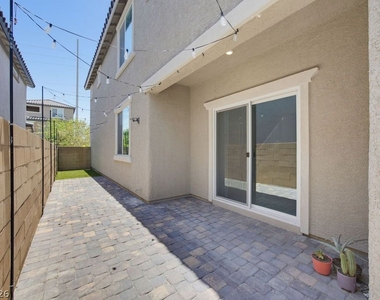 10661 Sariah Skye Avenue - Photo Thumbnail 44