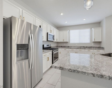 10661 Sariah Skye Avenue - Photo Thumbnail 13