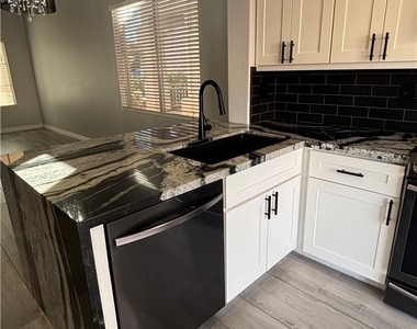 9828 Piper Glen Place - Photo Thumbnail 7