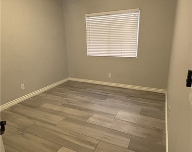 9828 Piper Glen Place - Photo Thumbnail 24