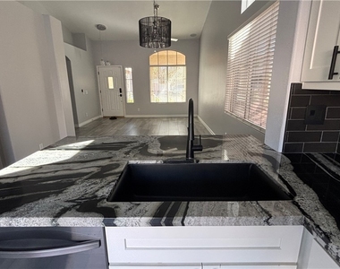 9828 Piper Glen Place - Photo Thumbnail 14