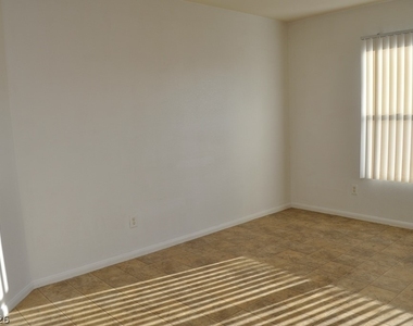452 Groft Way - Photo Thumbnail 13