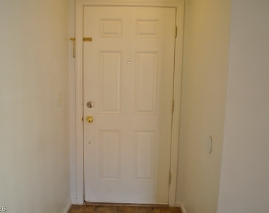 452 Groft Way - Photo Thumbnail 3