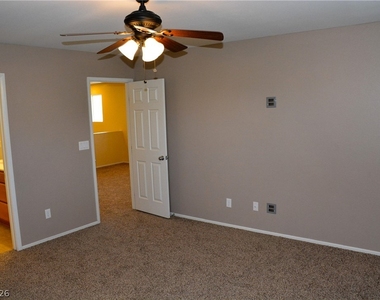 9920 Turquoise Glass Court - Photo Thumbnail 24