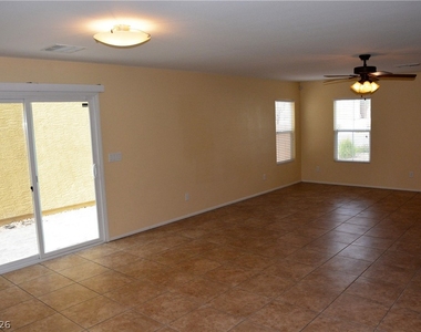 9920 Turquoise Glass Court - Photo Thumbnail 11