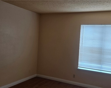 4459 Skyview Drive - Photo Thumbnail 13