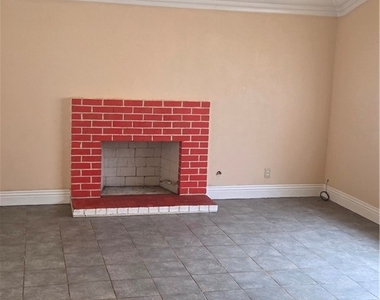 4459 Skyview Drive - Photo Thumbnail 12