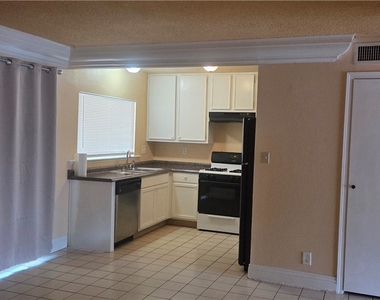 4459 Skyview Drive - Photo Thumbnail 9