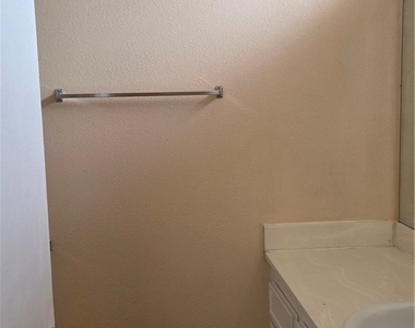 4459 Skyview Drive - Photo Thumbnail 6