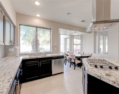 5 Chateau Whistler Court - Photo Thumbnail 6