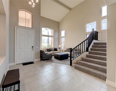 5 Chateau Whistler Court - Photo Thumbnail 1